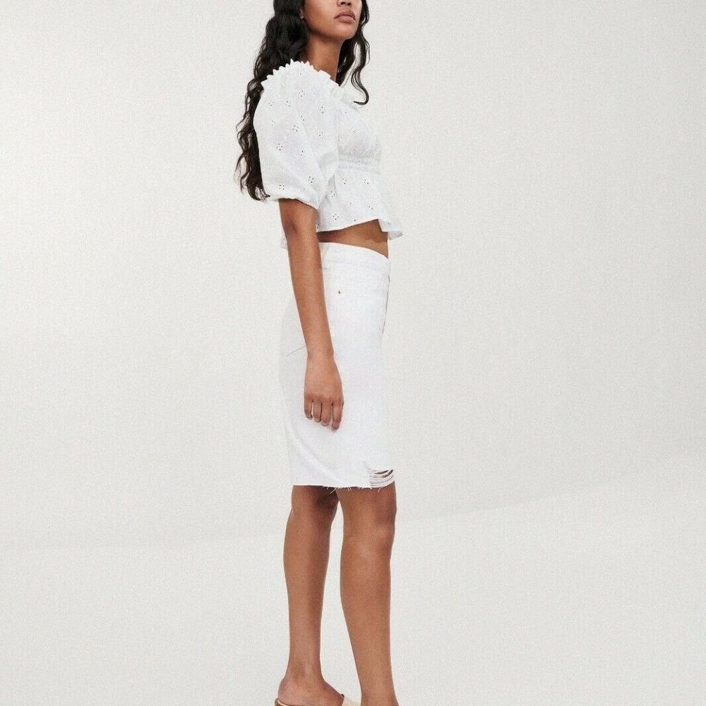 NWT ZARA RIPPED DENIM SHORTS WHITE SIZE 40 (US 8) 10 mid length